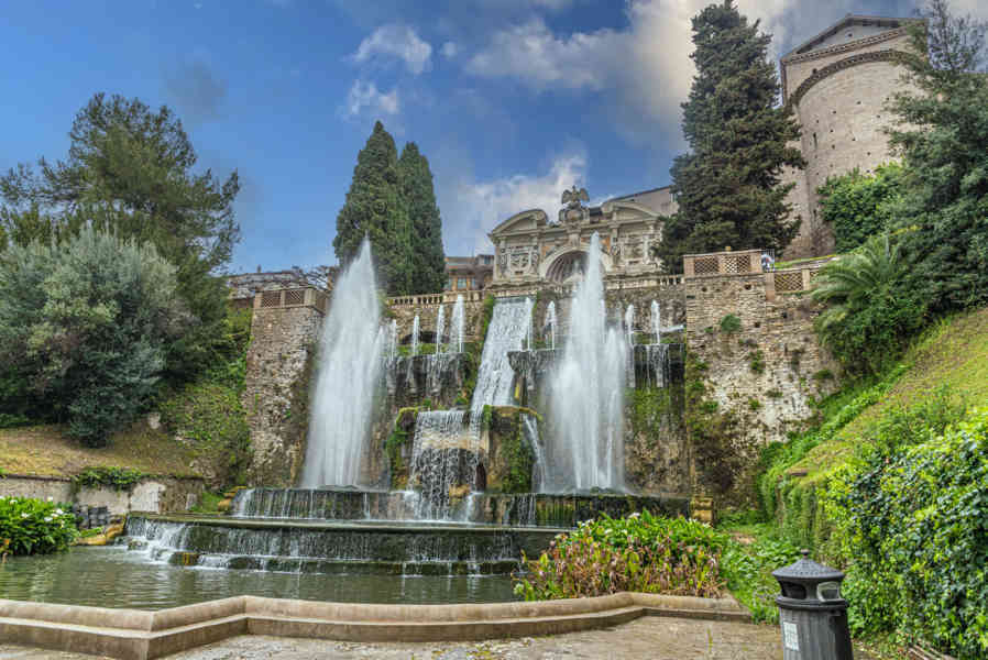 Italia - Tivoli 50 - Villa del Este - fontana di Nepptuno e Pechiere.jpg